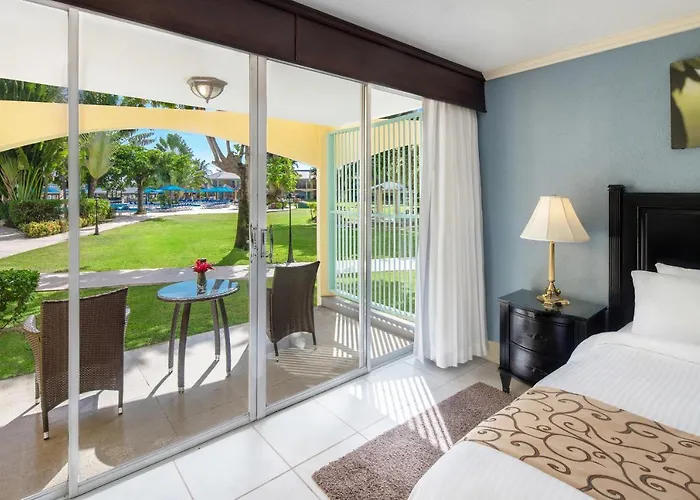 Jewel & Waterpark Resort Runaway Bay